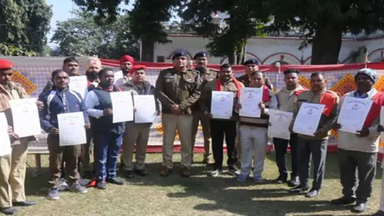 SSP honored 80 policemen and 23 watchmen in Bareilly
