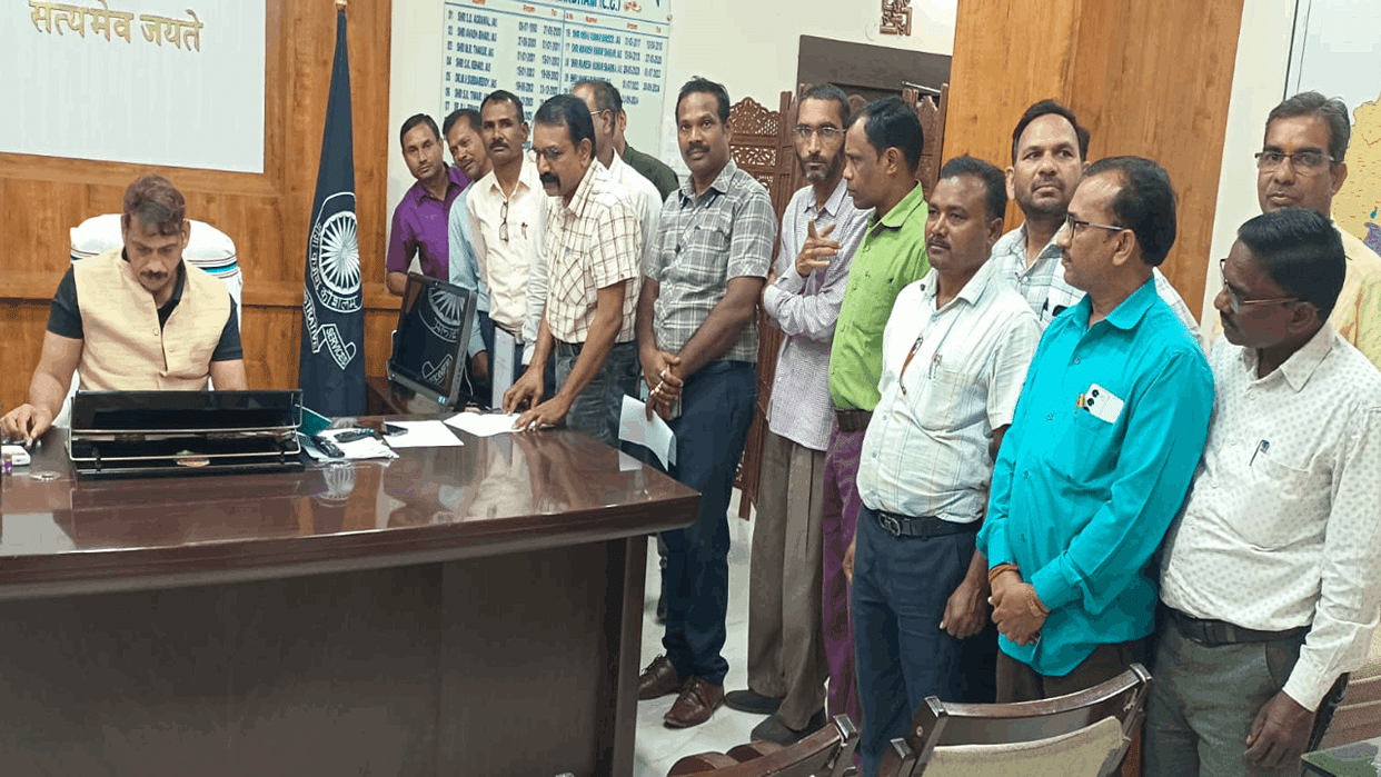 Teachers Association held discussion with Collector in Kabirdham regarding Panchayat civic elections