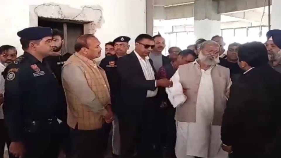 Anil Vij warns of suspending XEN if lift does not work in Ambala