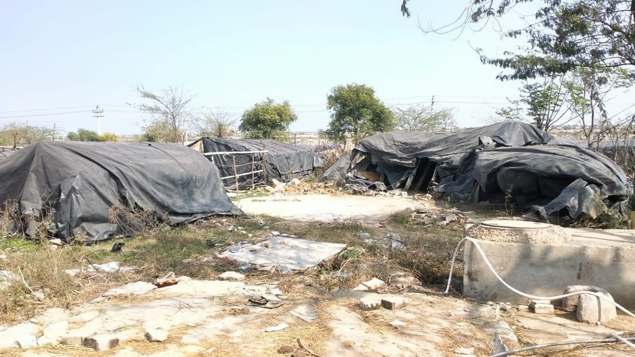 team of Haryana Urban Development Authority Department reached Jhajjar to demolish slums
