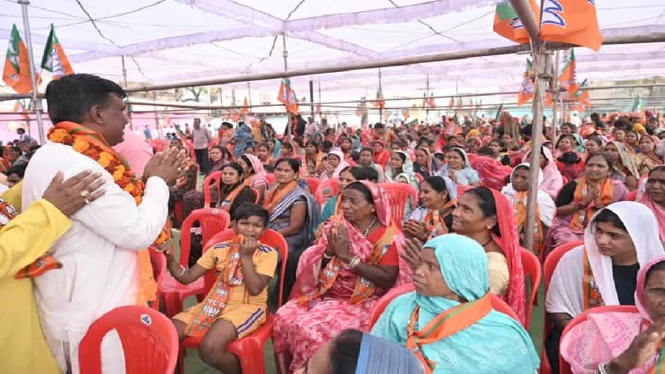 भाजपा ने 18 बागी नेताओं को किया सस्पेंड