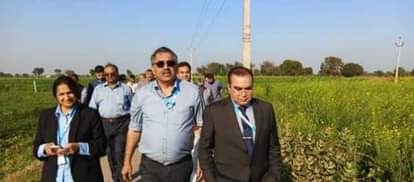 बिझमाई में सर्वे करते बीएचईएल व यूपीडा के अधिकारी