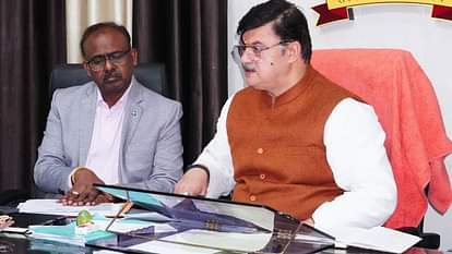 Panty decision: Ban on the advertisement of inner cloth in Ramnagari, gutkha ... bidi and alcohol ads already banned Advertisements of underwear have been banned in ayodhya ads of gutkha bidi and liquor are alredy banned