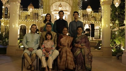 Bada Naam Karenge Review in Hindi by Pankaj Shukla Rajshri Sooraj Barjatya Palash Vaswani Ritik Ayesha