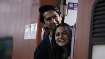 Bada Naam Karenge Review in Hindi by Pankaj Shukla Rajshri Sooraj Barjatya Palash Vaswani Ritik Ayesha