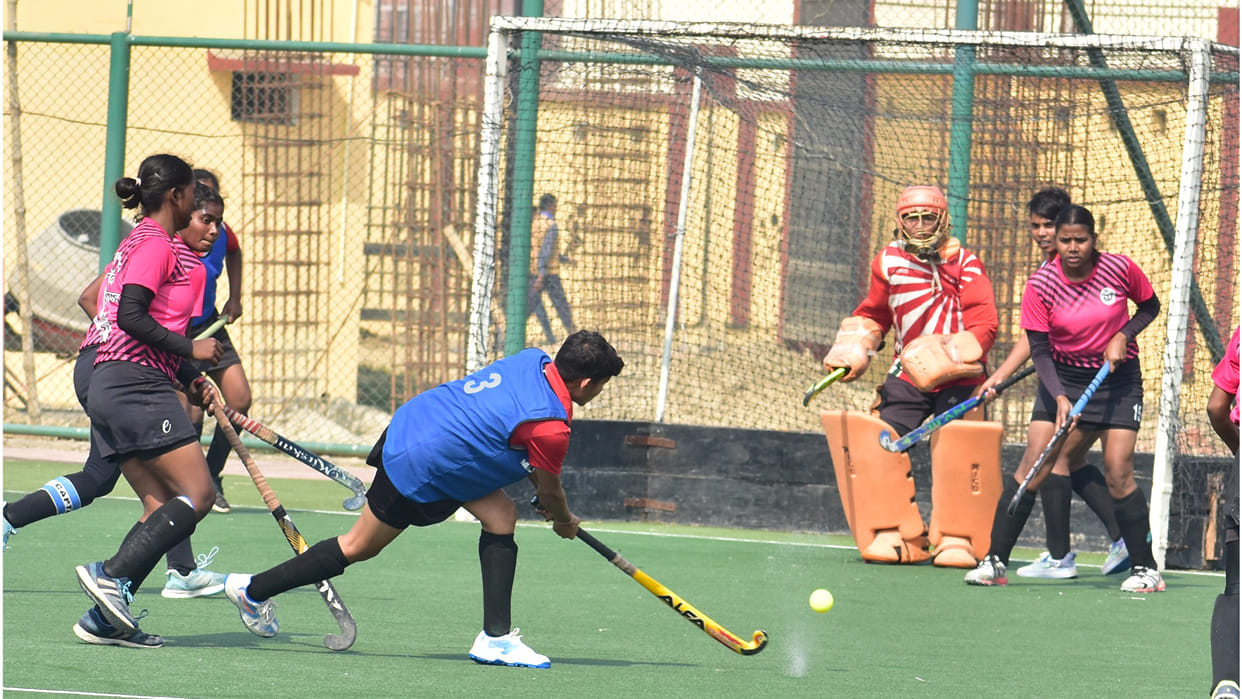 Gorakhpur Hockey Tournament, Ayodhya defeated Jhansi and Meerut defeated Varanasi.
