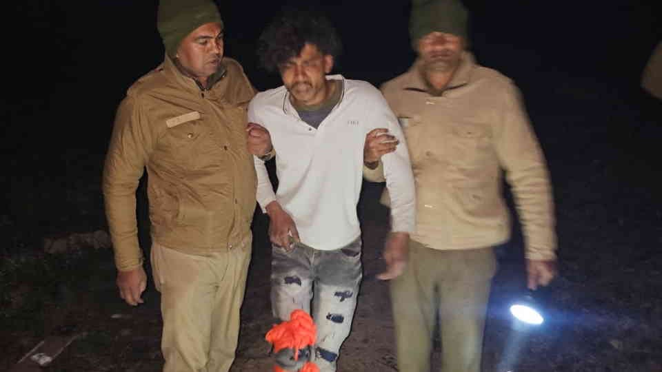 Dehradun Crime Encounter between cow smugglers and police one miscreants injured by bullet, another arrested