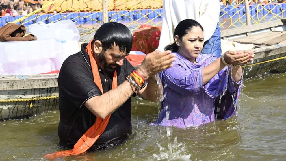 Mahakumbh : हरियाणा के मुख्यमंत्री नायब सिंह सैनी पहुंचे प्रयागराज, संगम में लगाई डुबकी Mahakumbh: Haryana Chief Minister Nayab Singh Saini reached Prayagraj, took a dip in Sangam