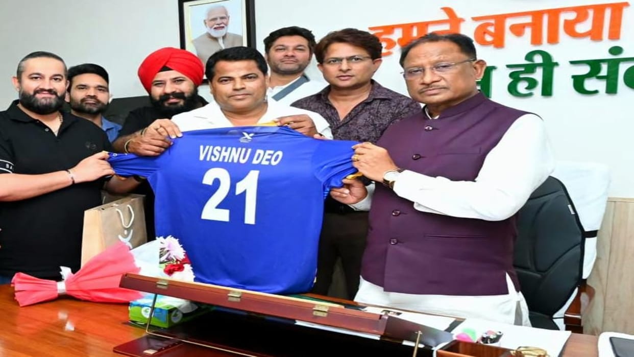 Legend 90 Cricket League in Raipur: Organizing committee met CM Sai, invited him by presenting jersey