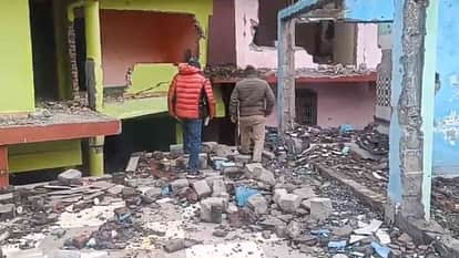 Joshimath landslide Survey of buildings damaged in landslide begins Jyotirmath Chamoli Uttarakhand News