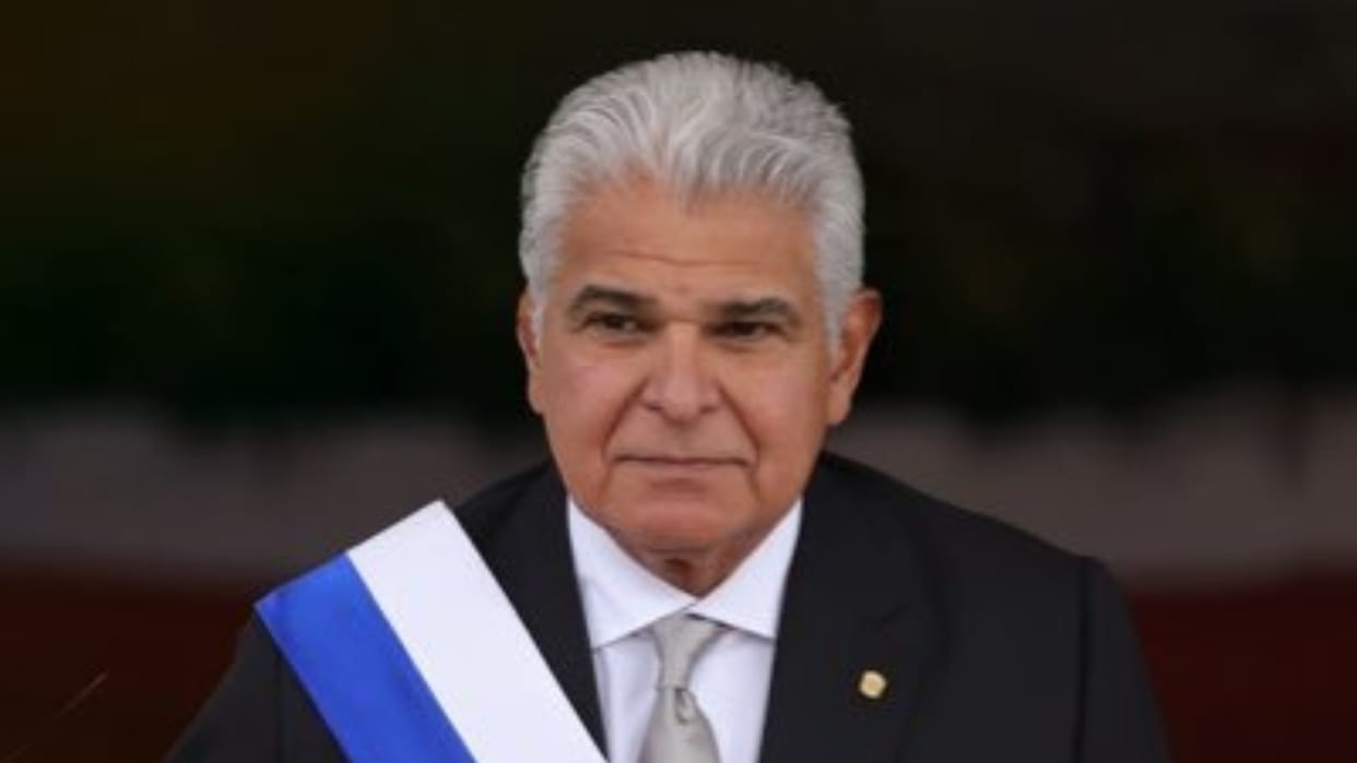 Panama's president denies making deal that US ships can transit canal for free