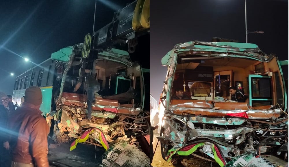 Etawah Accident Bus carrying devotees to Kumbh collided with dumper 20 injured seven referred to hospital