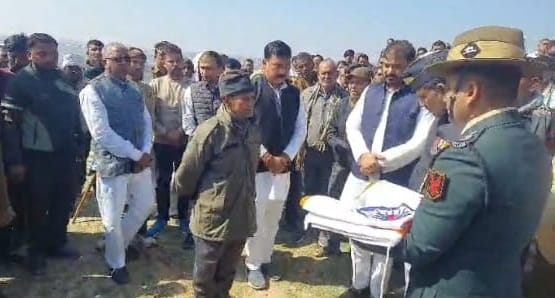 The body of the soldier reached his village he was given final farewell at Halia Ghat brother lit funeral pyre