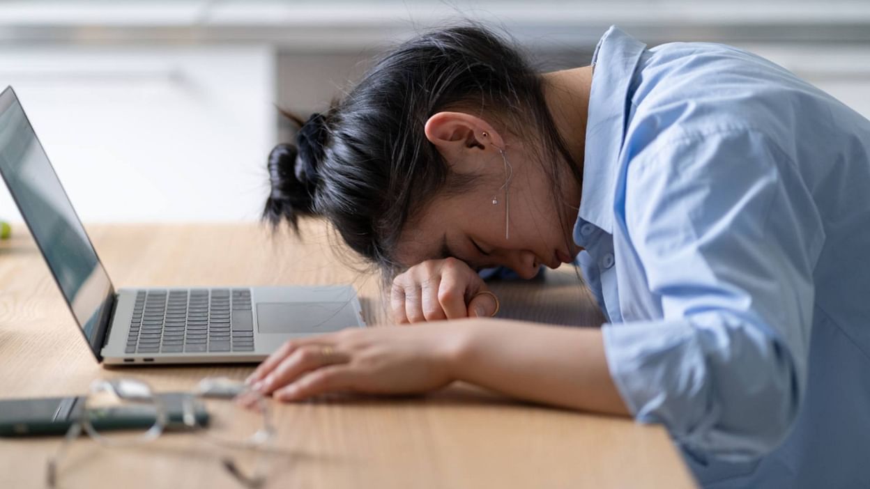 Hypersomnia Signs Feeling Tired Even After Enough Sleep Know Causes And  Symptoms - Amar Ujala Hindi News Live - Hypersomnia:पर्याप्त नींद लेने के  बाद भी शरीर में बनी रहती सुस्ती, हो सकता