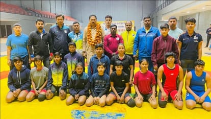 sports news of VCA Team became champion due to Anjita 44 and Priyanka 41 runs in varanasi