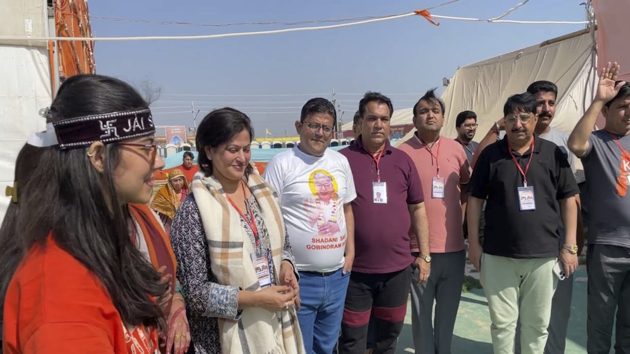 Mahakumbh 2025: 68 Hindus from Pakistan take a dip in Triveni, happy to see the divine and grand arrangement
