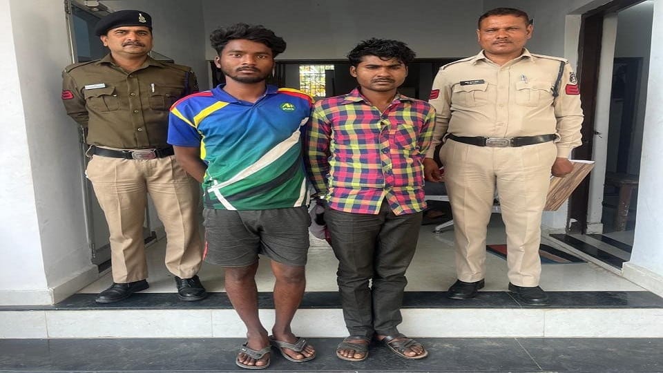 पुलिस की गिरफ्त में आरोपी
