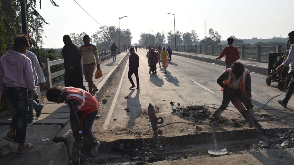Ramganga bridge closed: jam everywhere in Moradabad, ambulances along with school vehicles are also stuck