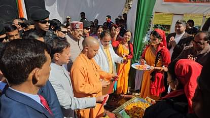 Dehradun News CM Yogi stressed on agriculture and animal husbandry to stop migration also called for de-addict