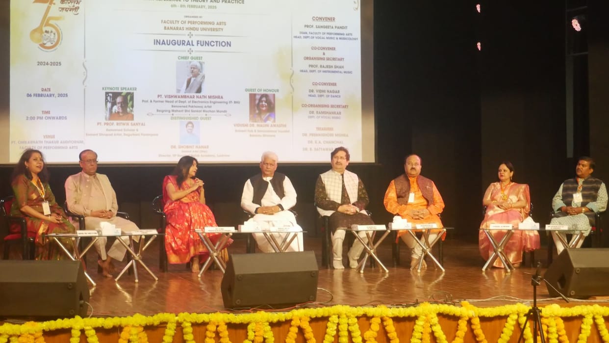 Malini awasthi voice lit up evening in bhu artists from Sri Lanka also performed