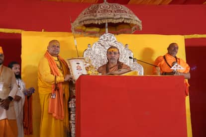 शंकराचार्य अविमुक्तेश्वरानंद सरस्वती।