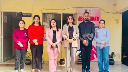 टीम के साथ मिशन शक्ति