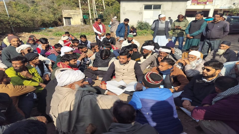 Kathua: Anger erupted after the suicide of a youth in Bilawar.