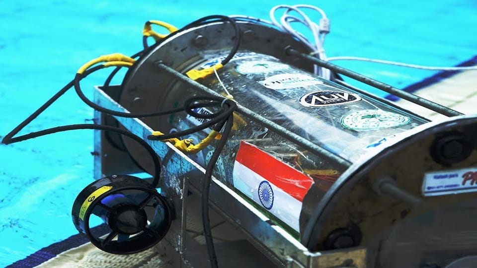 Underwater vehicle device made in AMU