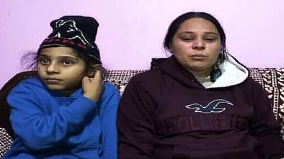 US Deport: 10 साल के मासूम के साथ डिपोर्ट हुई लवप्रीत, घर पहुंची पर नहीं रुके आंसू, डरते हुए बयां किया दर्द Kapurthala women and her 10 year old son deport from US told her painful story