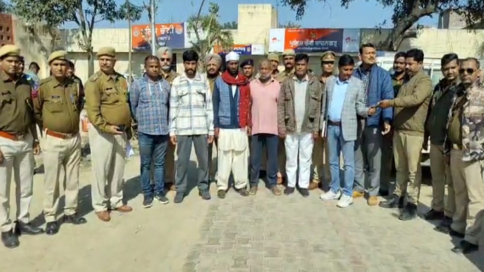 InIdian released five Pak prisoners going to Pakistan from Attari border Amritsar