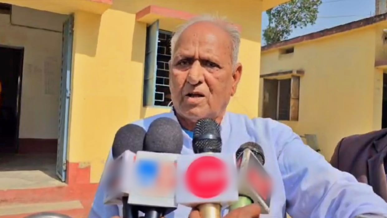 Bihar News: Court stops salary of Begusarai DM until plaintiff gets justice