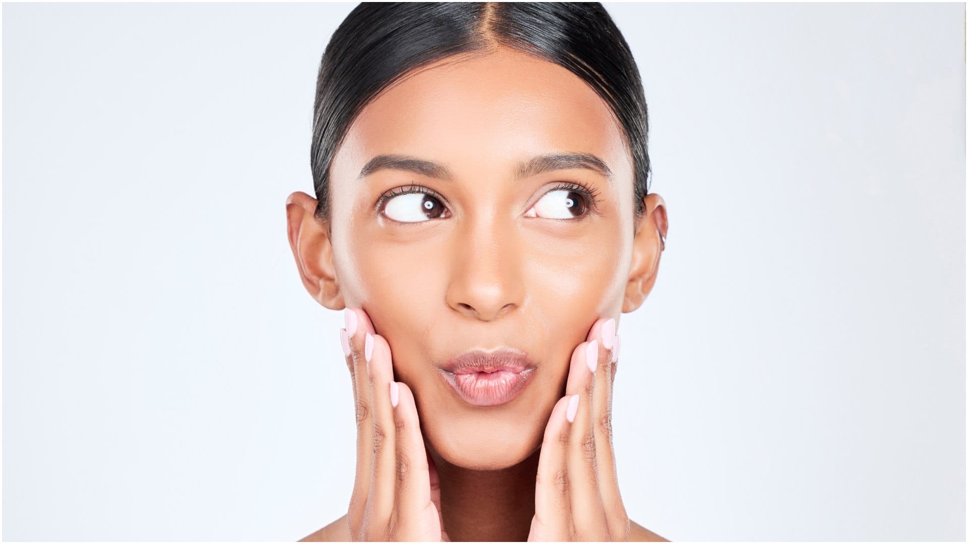 7 Face Yoga Exercises for a Relaxed and Refreshed Facial Look