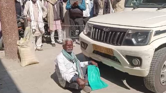 old man sitting in front of SDM car in mau said Give me my money whole case shock you
