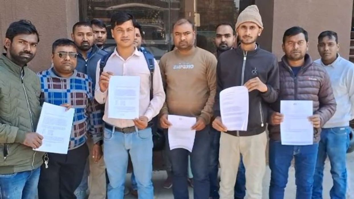Ayushman Mitra angry in Azamgarh met DM said we want justice