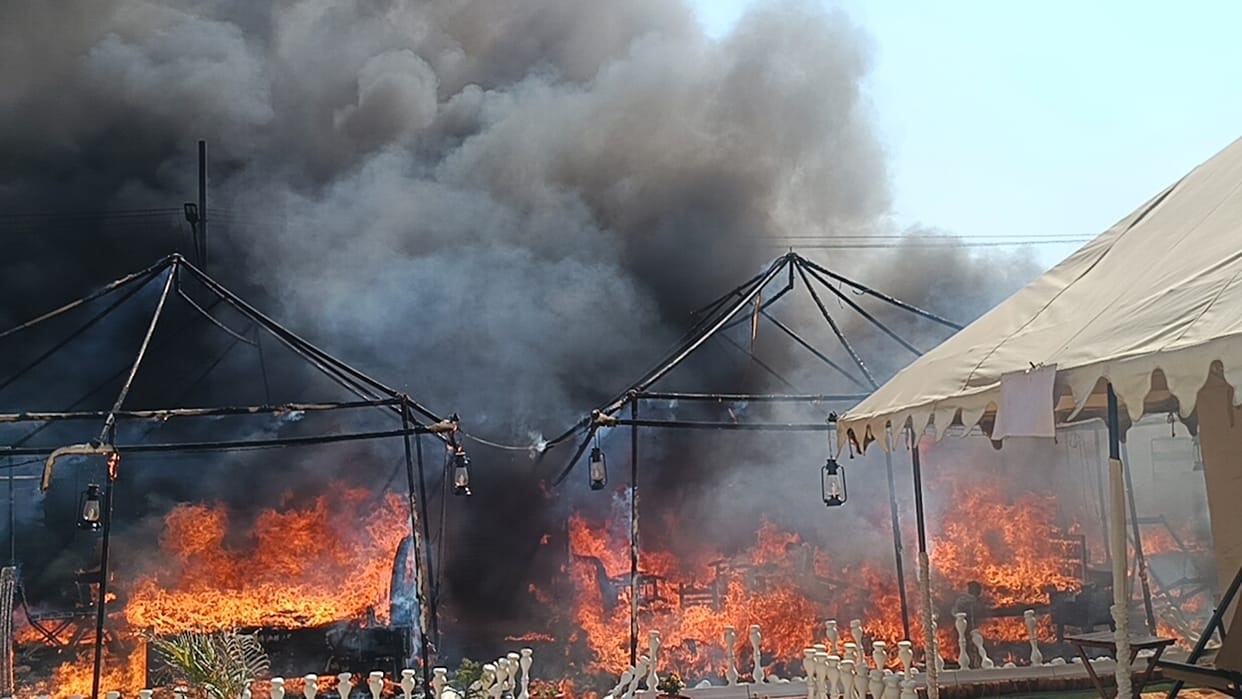 Mahakumbh: A massive fire broke out in the tent city of ISKCON in Mahakumbh, many fire engines brought
