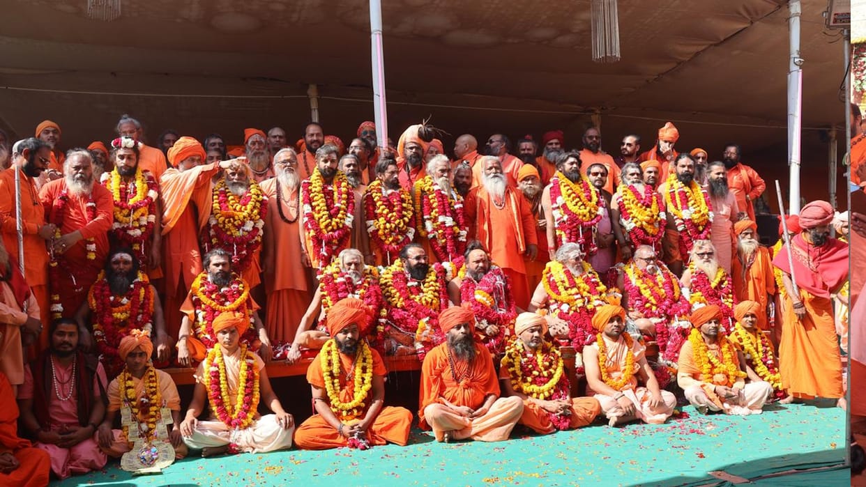 After Chandna new government took over the work in the Akharas, eight Shri Mahants including eight UP Mahant