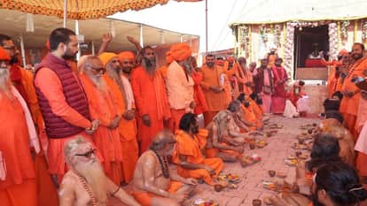 After relishing the Kadhi-Pakori, the Naga Sannyasis started their journey to Kashi, formal fa