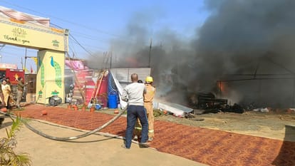 Mahakumbh: A massive fire broke out in the tent city of ISKCON in Mahakumbh, many fire engines brought