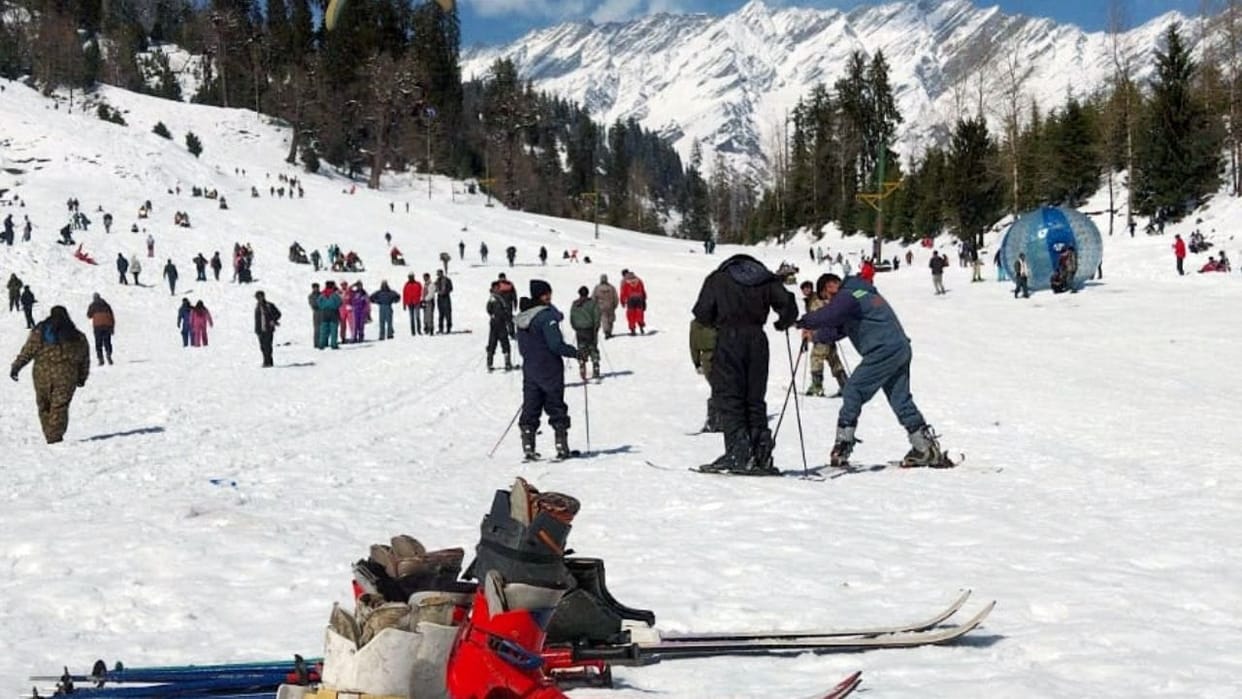 Himachal Weather intense cold after snowfall mercury below zero in many areas including Manali