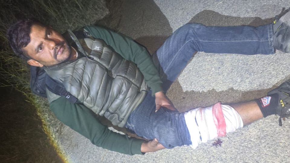 Encounter between two smugglers who threw cattle remains and police in Ghaziabad