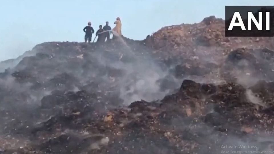 fire broke out in Delhi Okhla landfill