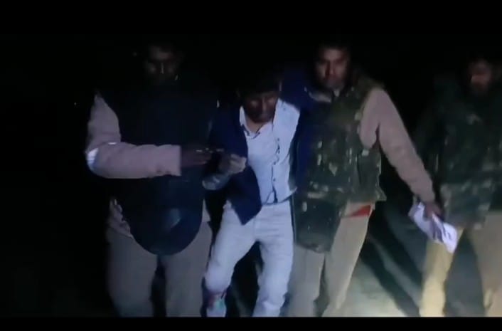 Azamgarh Police Encounter 50 thousand bounty accused arrested