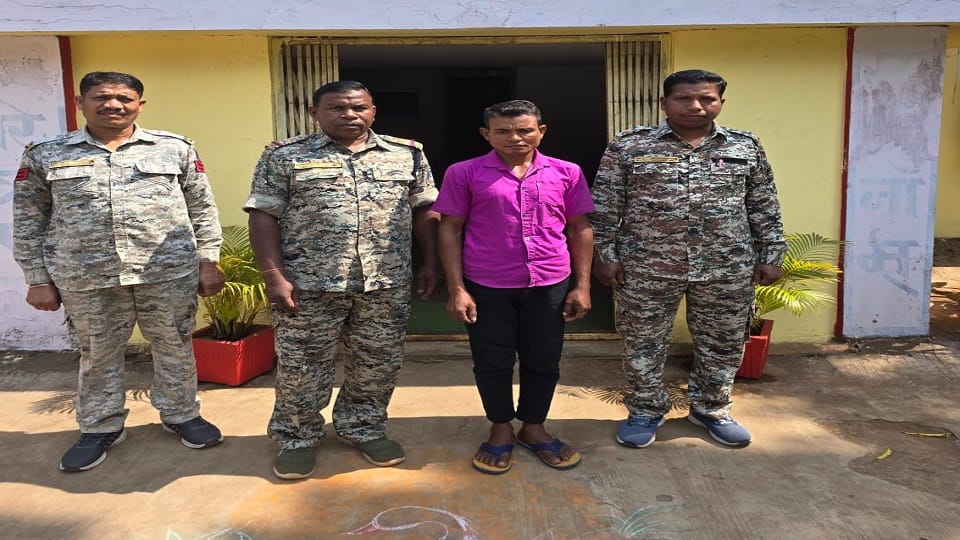 पुलिस की गिरफ्त में आरोपी
