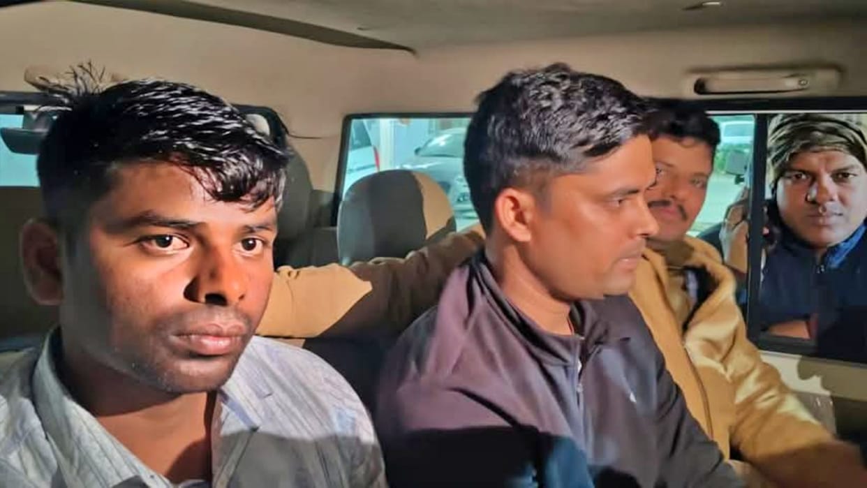 Patna News 2 police officers caught red handed taking bribe of Rs 50 thousand vigilance team took major action