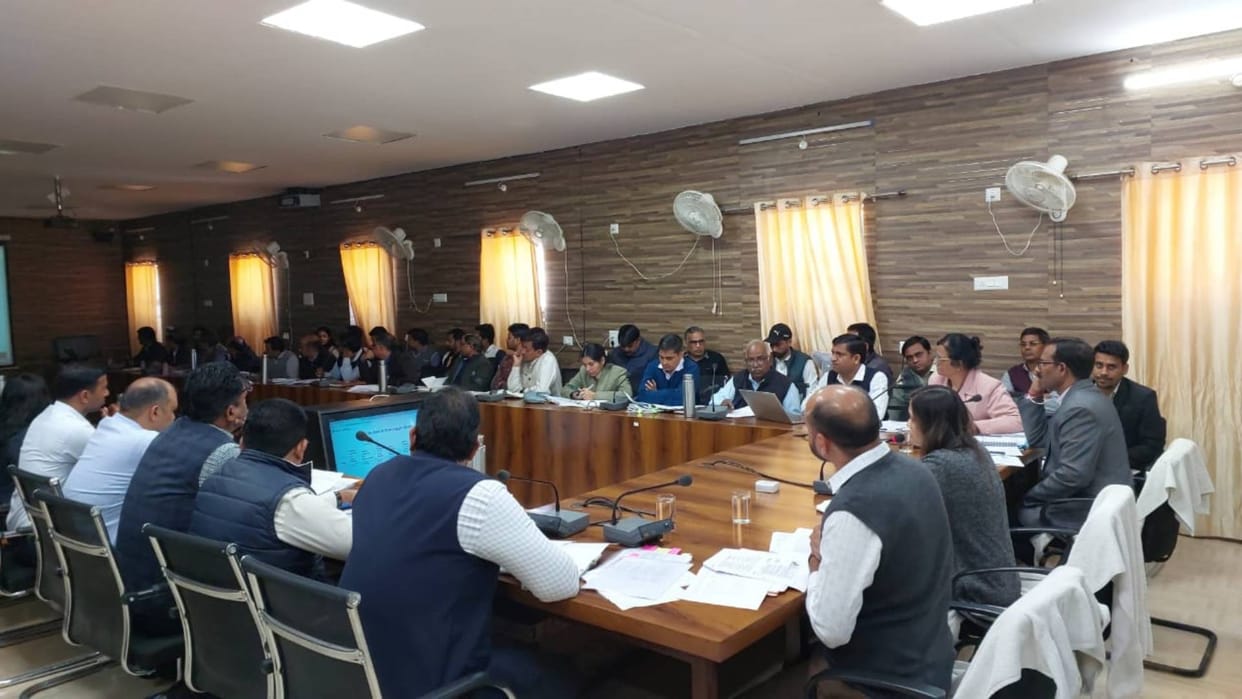 Tonk Collector Saumya Jha reprimanded officials for negligence in dream project issued notice to three
