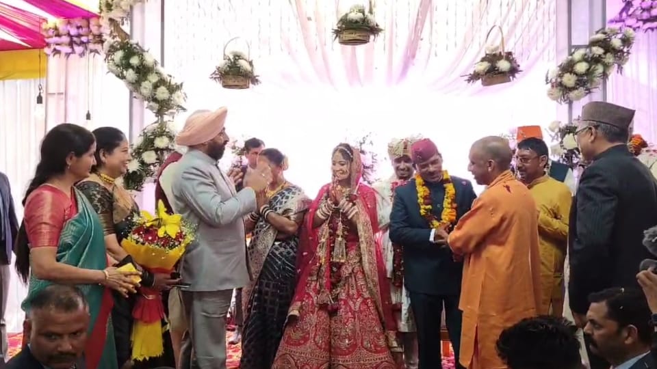 Uttarakhand News CM Yogi Adityanath reached village and attend niece wedding CM Dhami and Governor also come