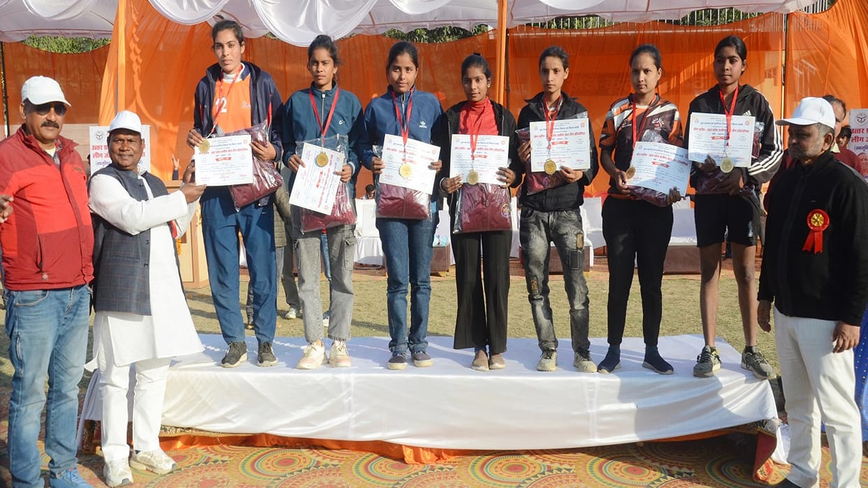 Uttar Pradesh Rural Sports League Bareilly women team became champion in volleyball
