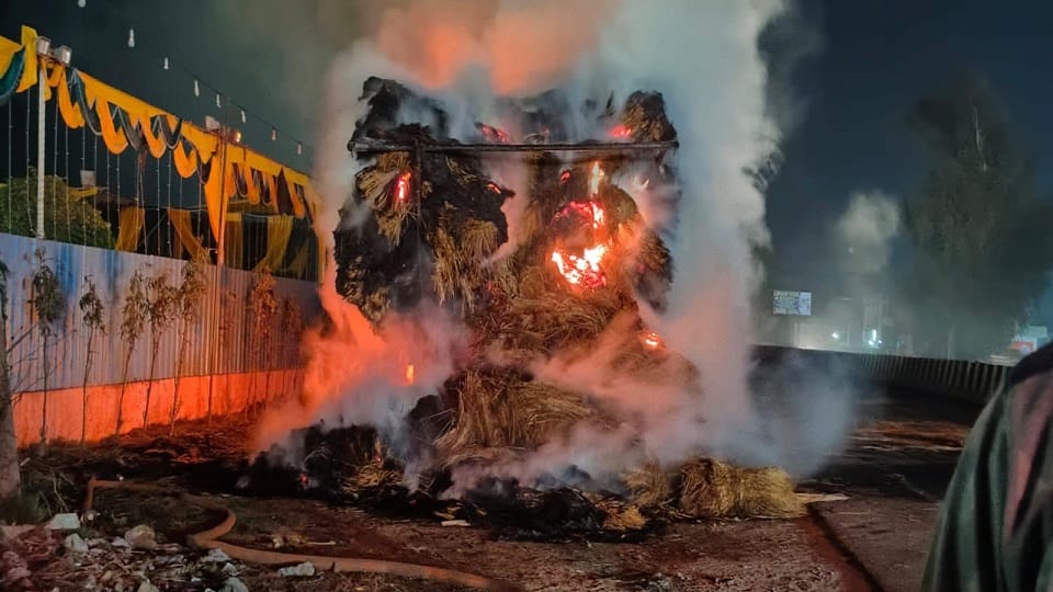 Baghpat: A trolley laden with straw turns into a ball of fire on the National Highway.... See photos and video