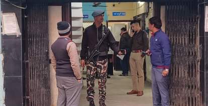 Bihar Police: Criminal killed in police encounter in Gopalganj: One STF jawan also shot