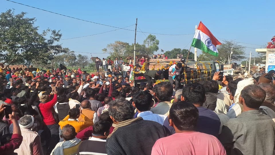 Army JCO mortal remains arrived family members started crying son lit the funeral pyre